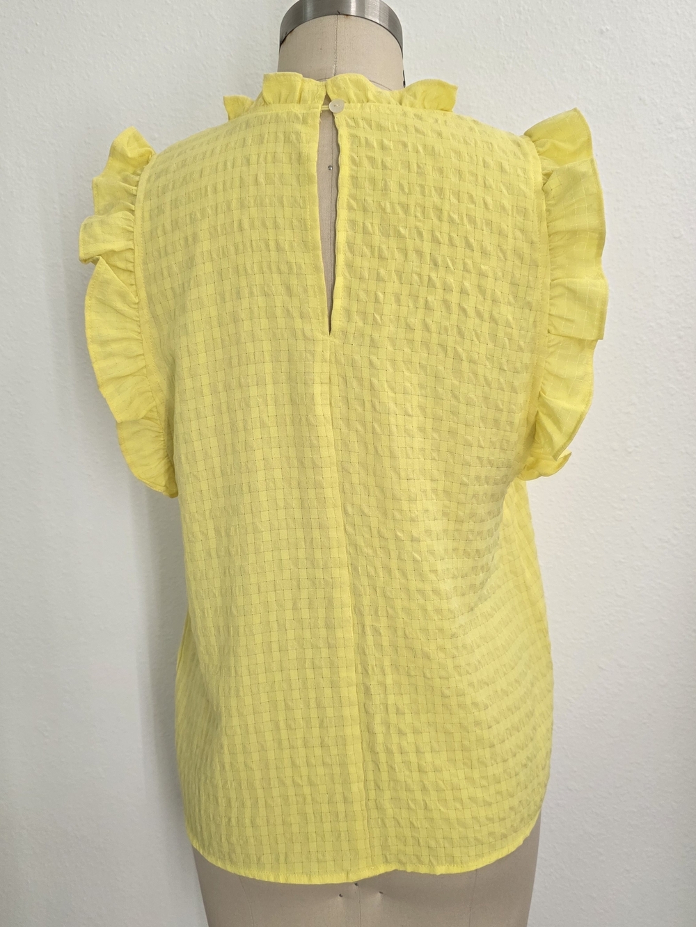 THML Textured Ruffle Sleeve Blouse | Chic Size M - Picture 4 of 7